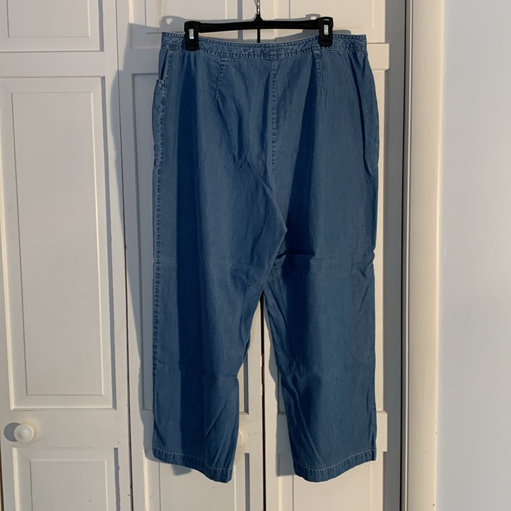 Crazy Horse by Liz Claiborne Blue Ankle Cropped Jeans with Relaxed Fit - Picture 4 of 8
